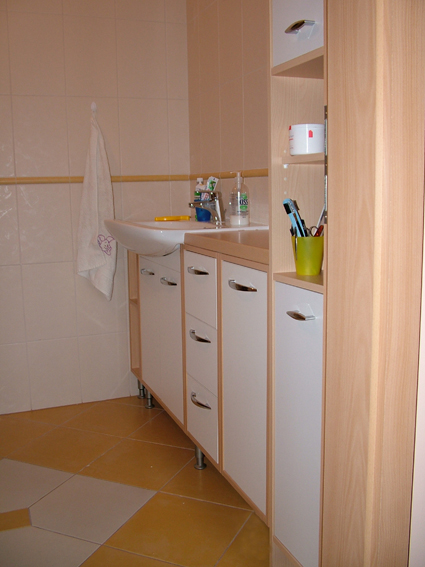 Bükk-fehér fürdőszoba szekrény